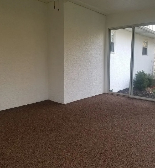 Building Photo - 324 Cumberland Dr