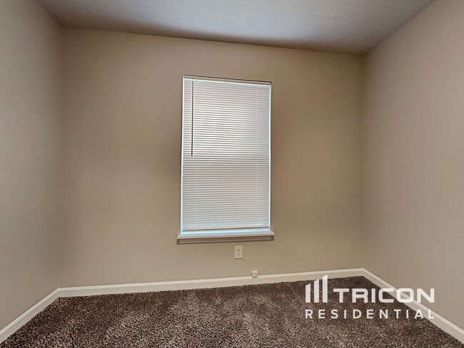 Building Photo - 2368 Bridlewood Dr