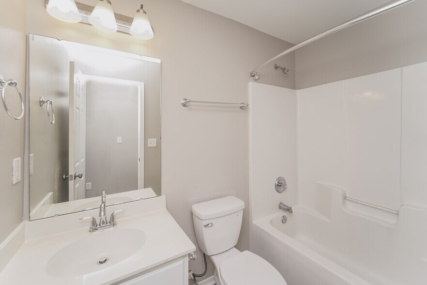 Building Photo - 5221 Valcourt Rd