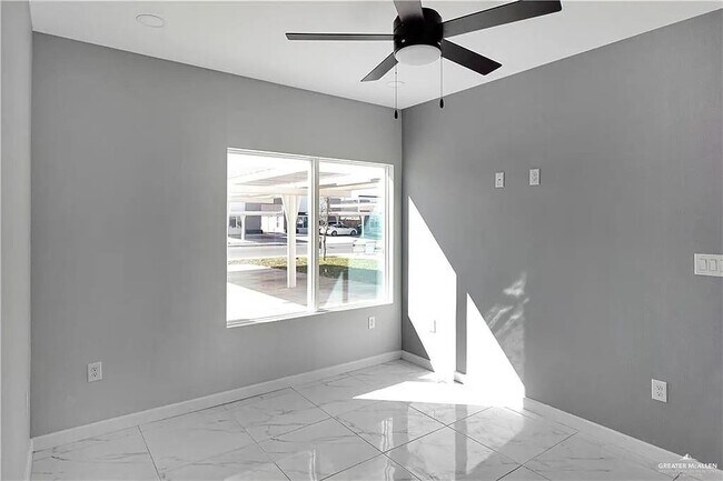 Building Photo - 16 South Dr