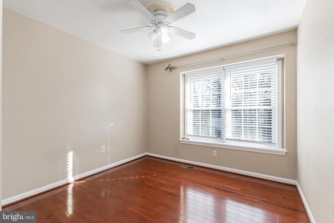 Building Photo - 7716 Green Garland Dr