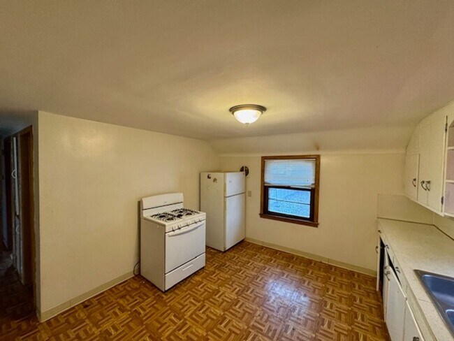 Building Photo - 22 Adams Ave