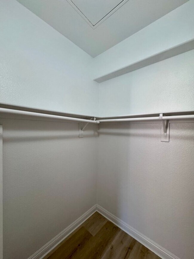 Building Photo - 41410 Juniper St