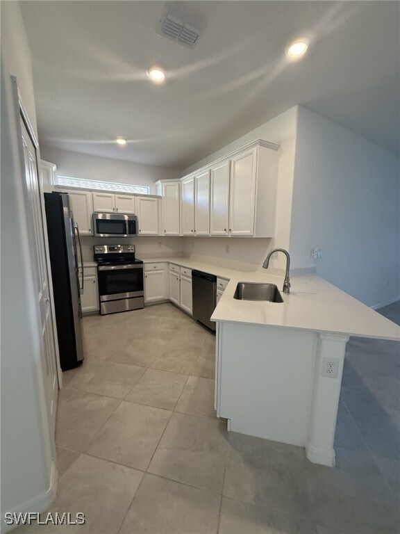 Building Photo - 2648 Vine Ave