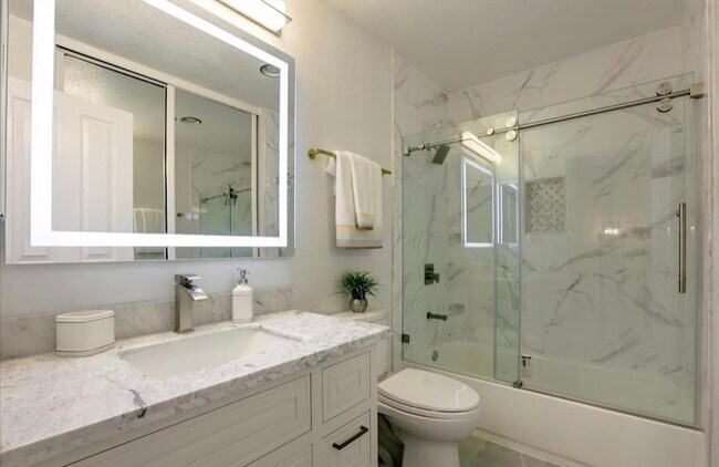 Building Photo - 4746 Eagle Lake Dr