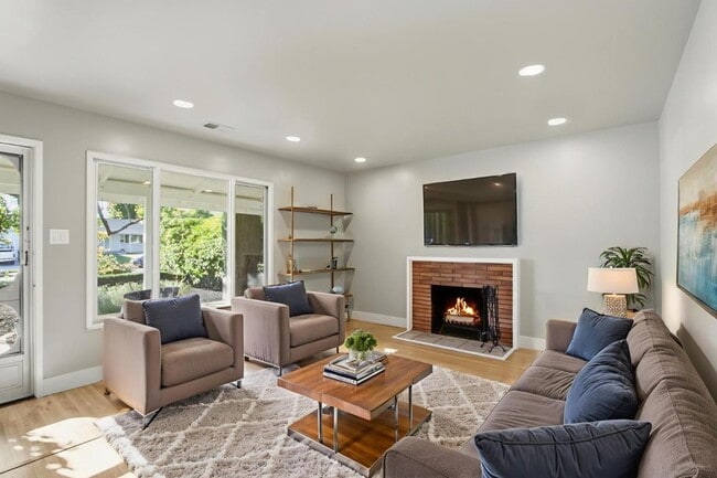 Building Photo - 2682 Coit Dr