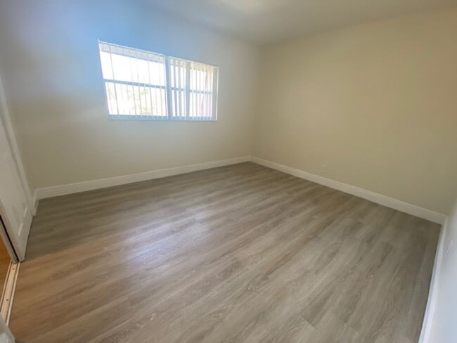 Building Photo - Beautiful 2-bed/1.5 bath two-story townhom...