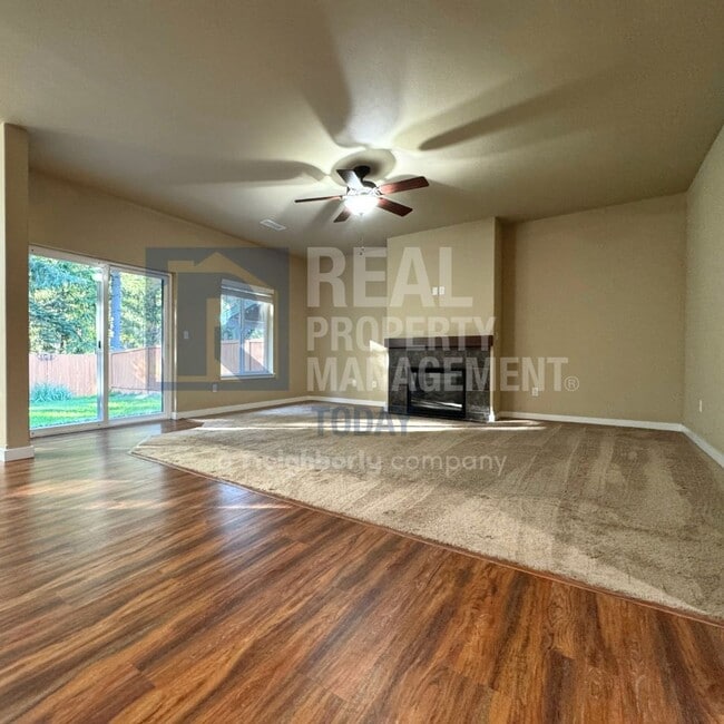 Building Photo - Stunning 5 Bedroom In Graham!