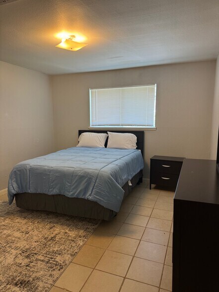 Building Photo - 6723 Glen Rock Dr