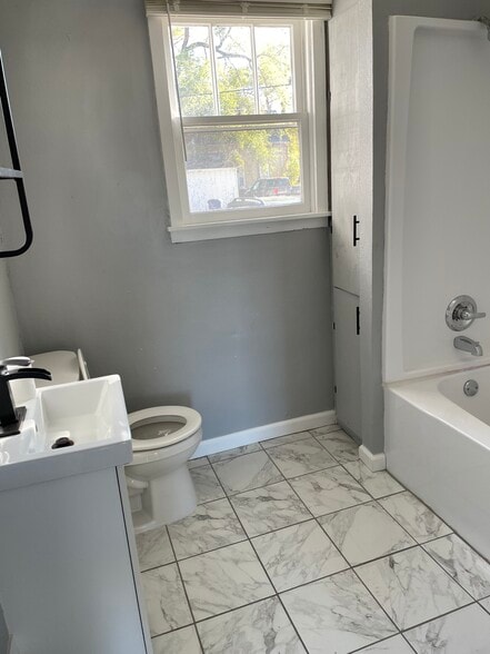 Building Photo - 706 E Saint Germain St