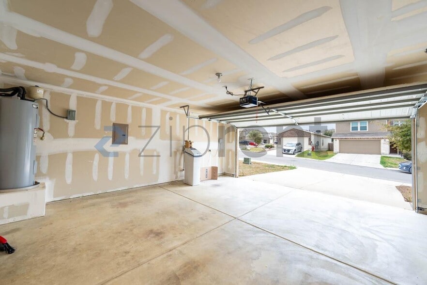 Building Photo - 11709 Silver Sky