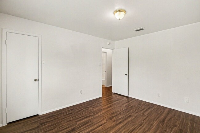 Building Photo - 4120 Portland St