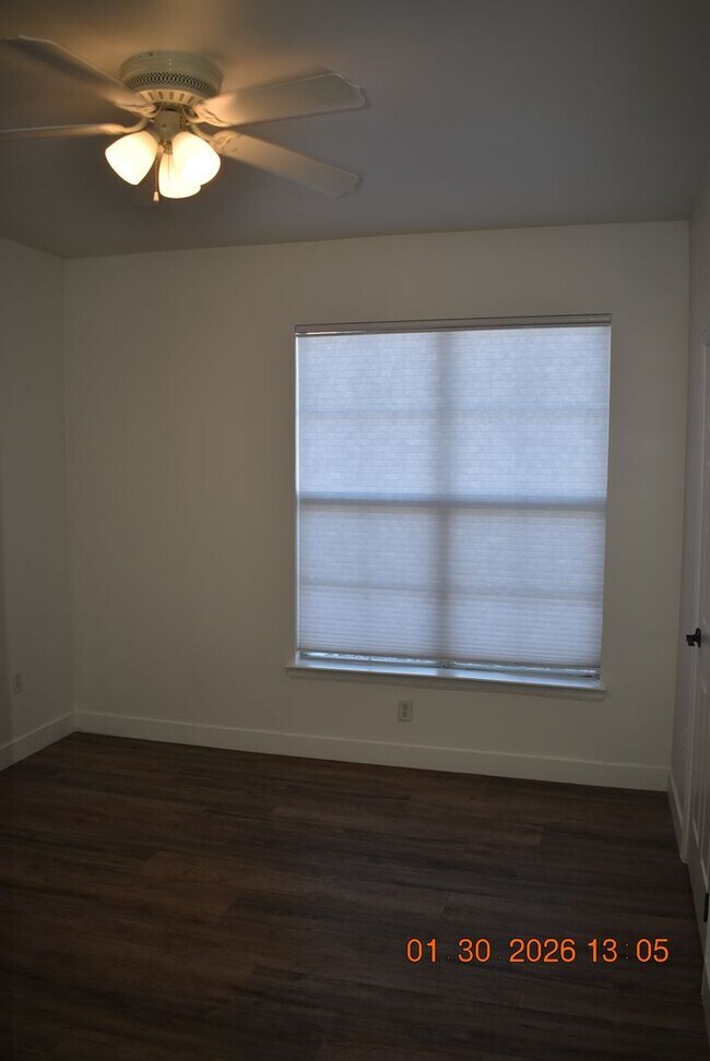 Building Photo - Beautiful Ground Floor Condo in Falling Water Condominiums!!