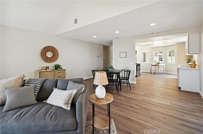 Building Photo - 1224 Fairway Cir