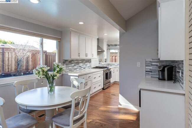 Building Photo - 833 Catalina Dr