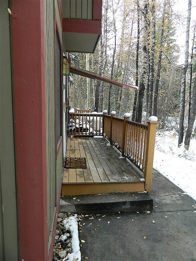 Building Photo - Creekside Condominiums #20C