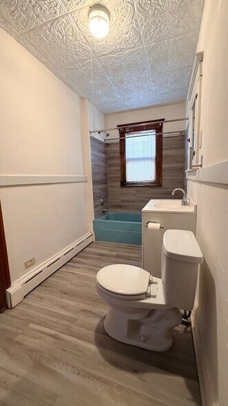 Building Photo - 27 Beechwood Ave