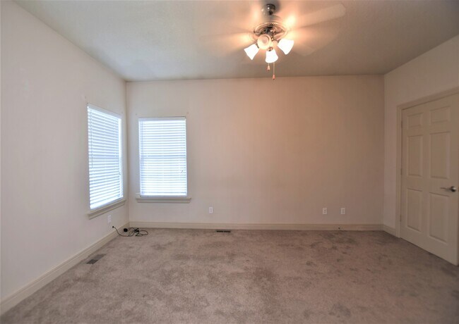 Building Photo - 1008 Southgate Circle
