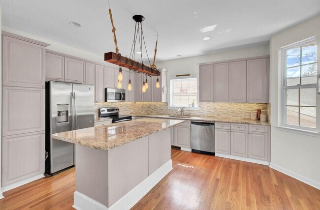 Building Photo - 1428 Bloomingdale Ln