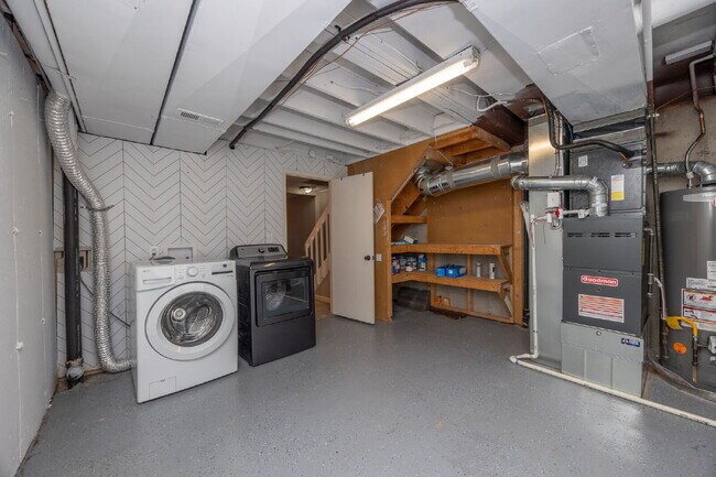 Building Photo - Discover Comfort and Style: Spacious 2-Bed...