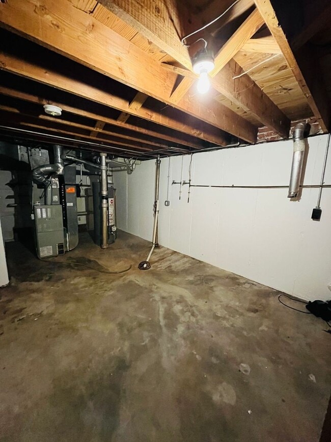 Building Photo - Adorable 3 bedroom 1 bath home!   Close to...