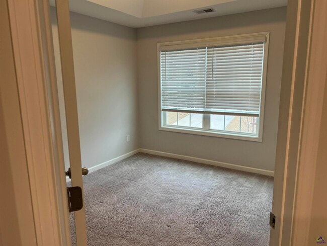 Building Photo - 108 W River Cane Run