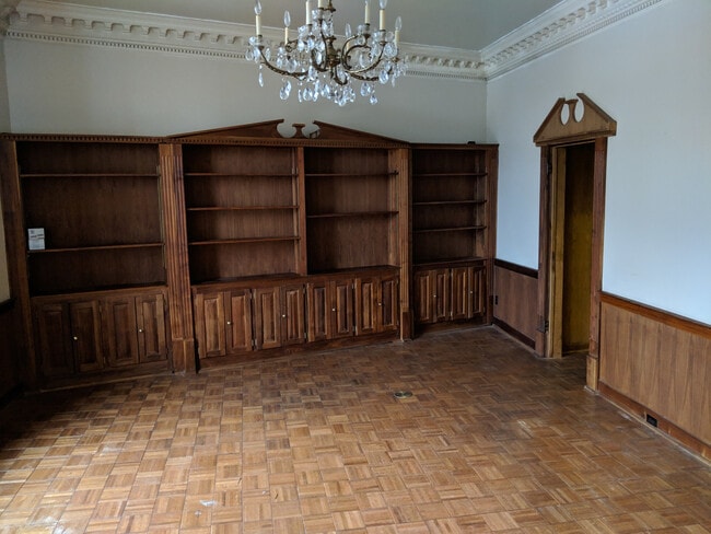 Building Photo - Commercial or residential loft unit available in Historic  Downtown Russellville