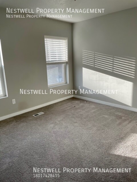 Building Photo - Amazing End-Row Townhome in Traverse Mountain