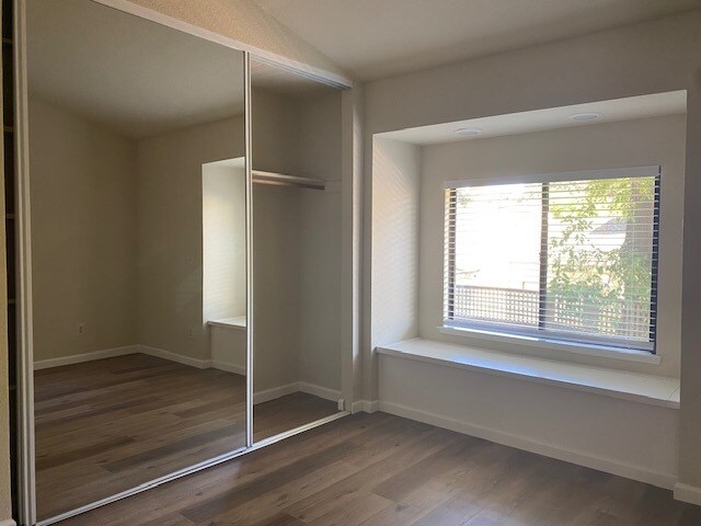 Building Photo - 1507 Woodlake Dr