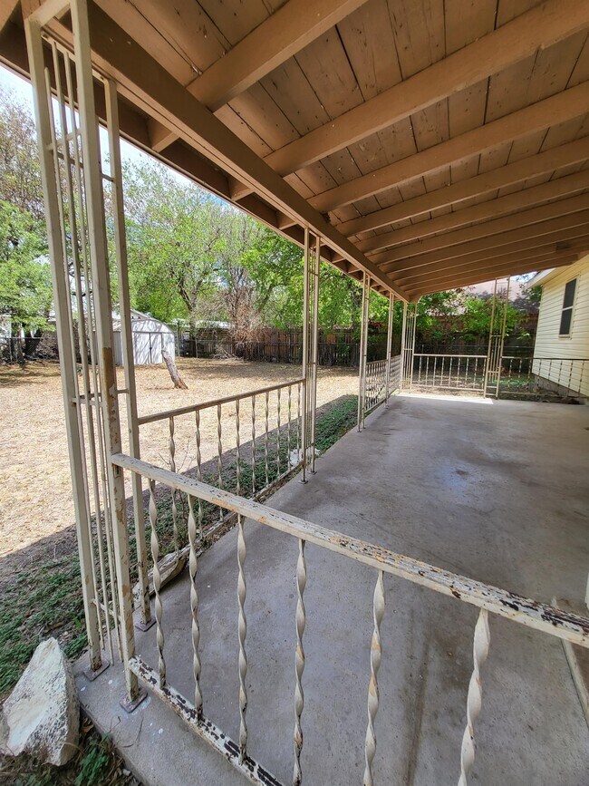 Building Photo - 2514 Post Oak Ave