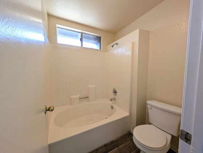 Building Photo - 3 Bedrooms Near the University in the Cimmeron District on Rosarita Street