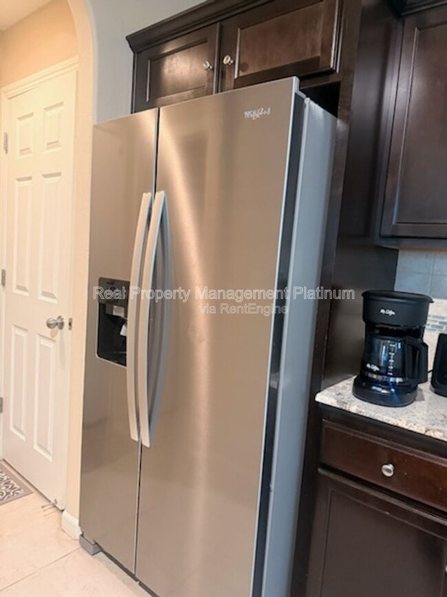 Building Photo - 1532 N Sanders Ave