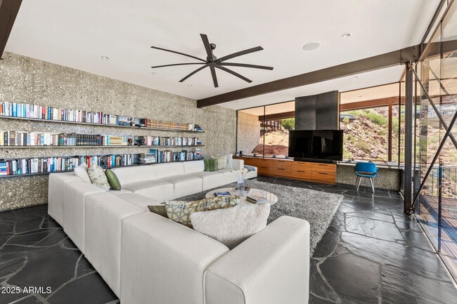 Building Photo - 4925 E Red Rock Dr
