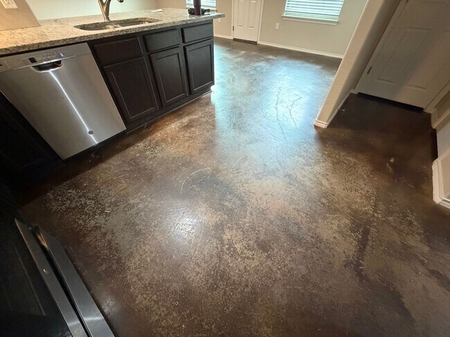 Building Photo - Luxury 3/2 Duplex in Seguin, Texas