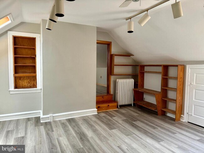 Building Photo - 7848 Montgomery Ave