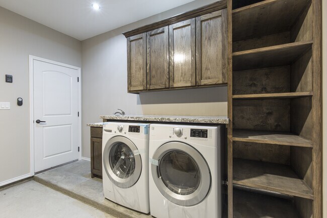 Building Photo - 10903 N 29th Ln