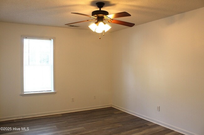 Building Photo - 209 Quarter Horse Ln