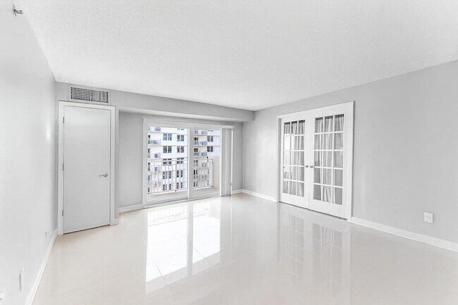 Building Photo - 3215 S Ocean Blvd