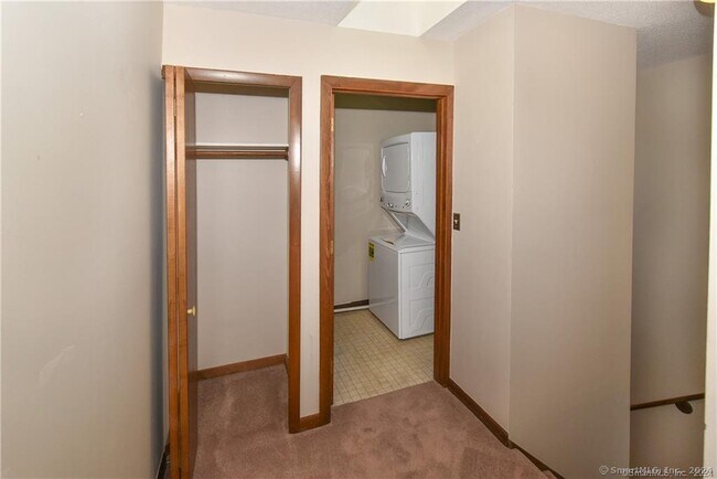 Building Photo - 605 Spring Meadow Rd