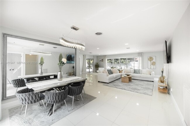 Building Photo - 2121 NE 62nd St