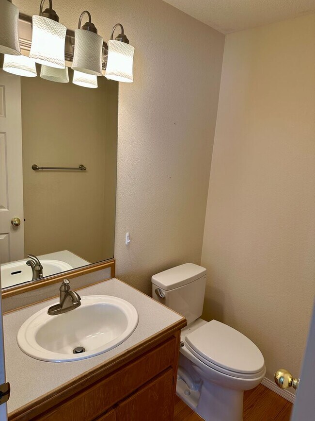 Building Photo - Lovely 4 bedroom in Wilsonville