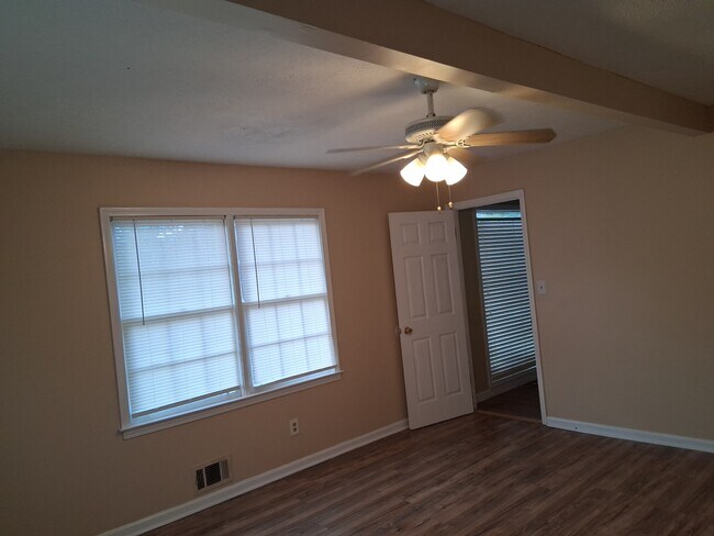 Building Photo - 3336 Cowan Mill Ct