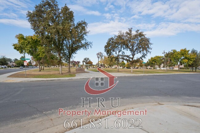 Building Photo - SW-Bakersfield  features 4 bed 2 bath with...