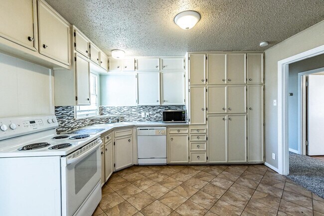 Building Photo - 3708 27th St