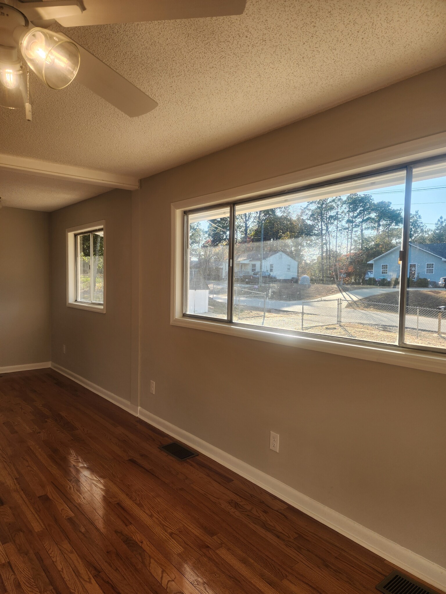 Living room - 3231 Dorian Rd