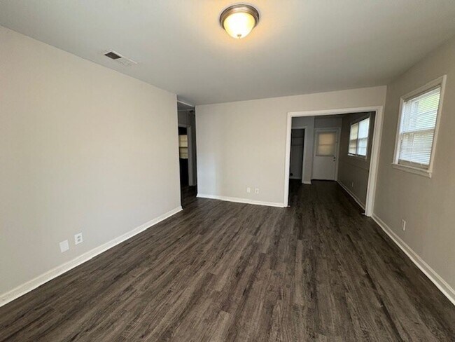 Building Photo - 145 Pierce Ave