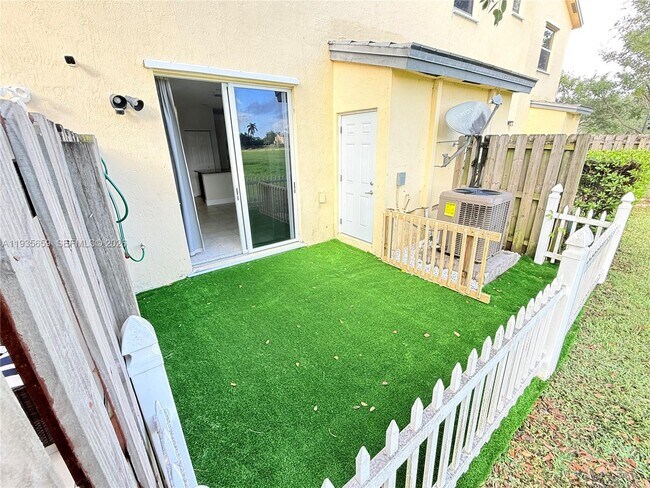 Building Photo - 134 SE 28th Ter