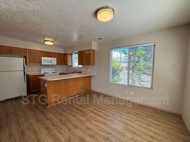 Building Photo - 425 E 1050 S