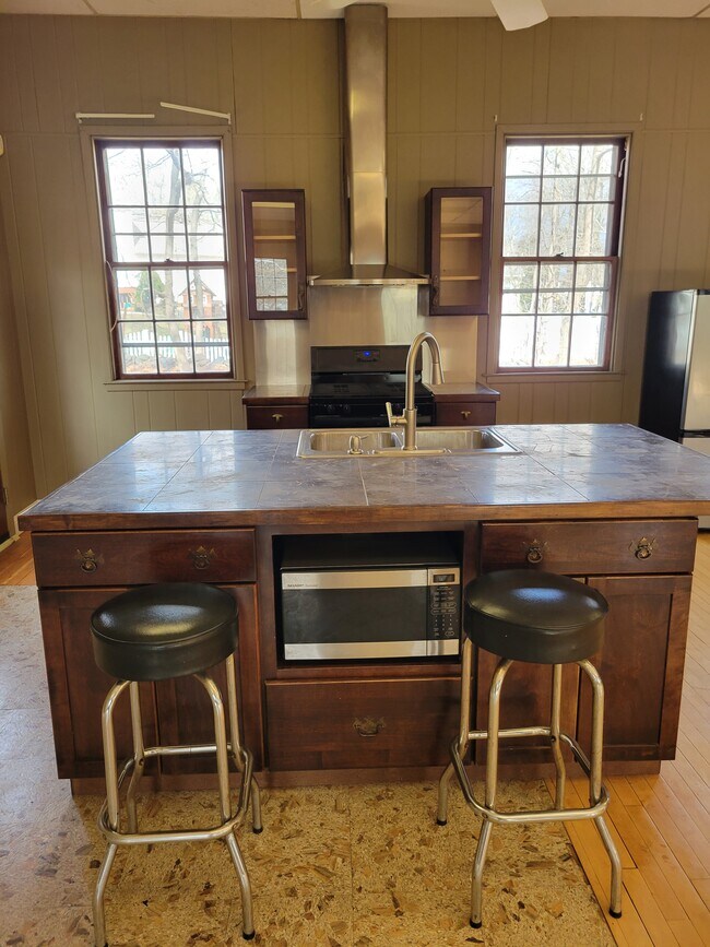 Kitchen island - 4237 Post Rd