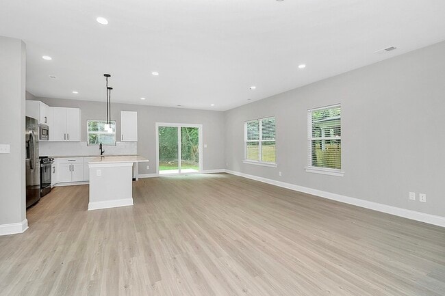Building Photo - 2730 Catalina Ave
